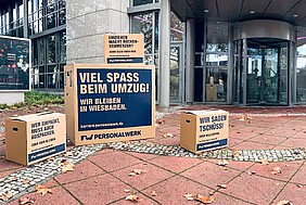 Kartons: Guerilla Aktion Personalwerk in Wiesbaden